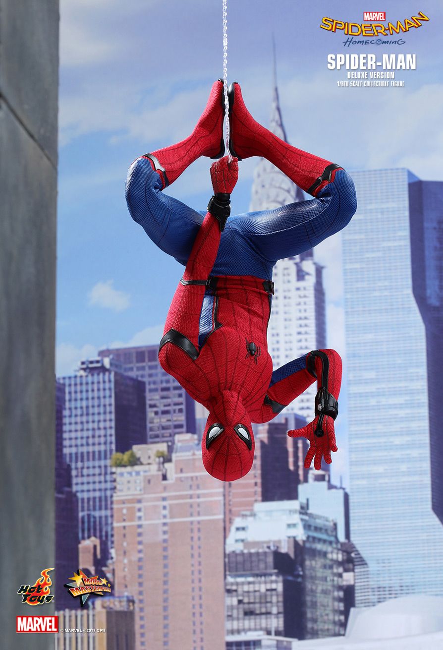 Spider-Man (Deluxe Version)  Sixth Scale Figure by Hot Toys